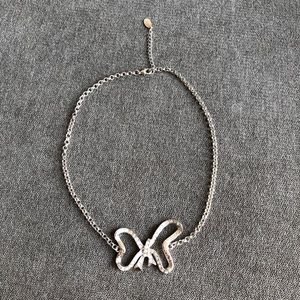 Bow necklace